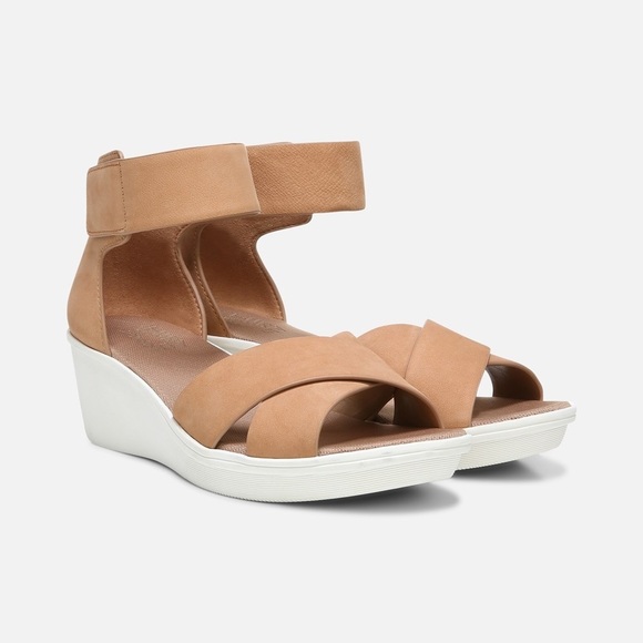 RIVIERA WEDGE SANDAL. Note: No Box - Picture 4 of 12